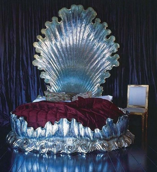 Super Gothic bed.