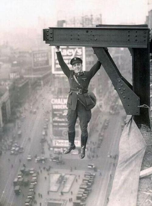 NYC policeman, 1920