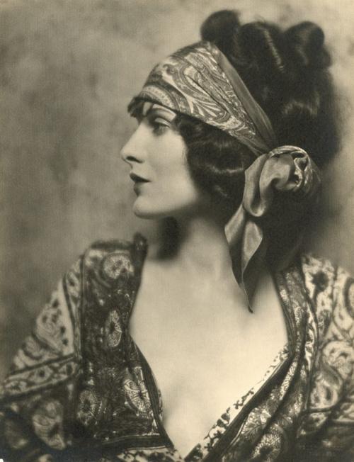 Silent film star Evelyn Brent, 1924. 