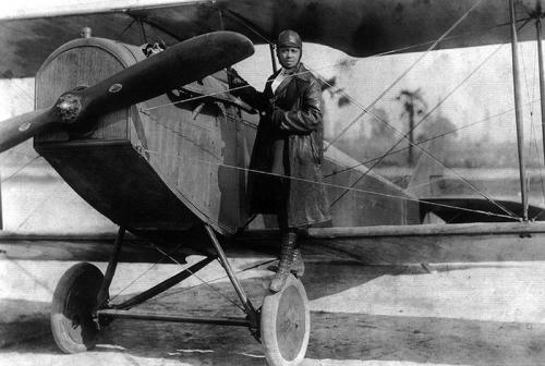Bessie_Coleman_and_her_plane_1922