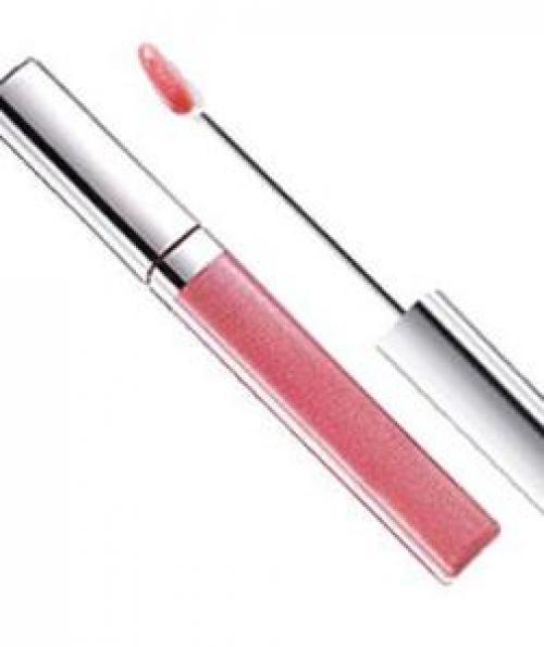 Lip Gloss For the sheerest effect, go for gloss. It’s see-through and light-reflecting, so it makes lips look full. Avoid highly frosted formulas, which can look dated.