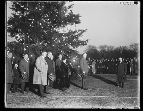 43710v-cc-lighting-first-christmas-tree-12-24-1923