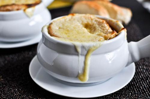 Crockpot French Onion Soup I howsweeteats.com