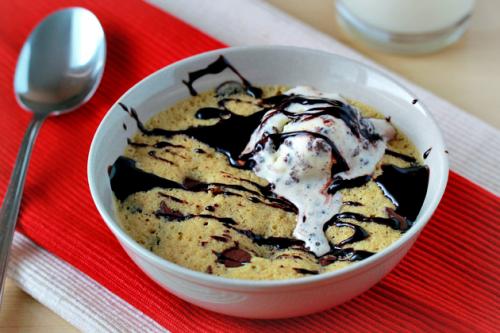 2-minute-microwave-chocolate-chip-cookie